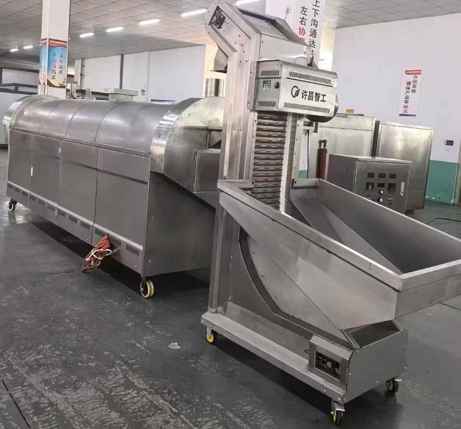 兩套電磁流水線炒貨設(shè)備和四個冷卻車準備發(fā)貨